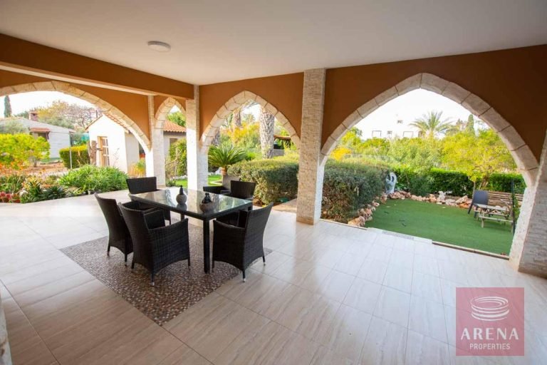 5 Bedroom Villa for Sale in Pervolia Larnacas
