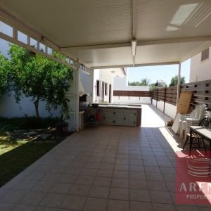 5 Bedroom House for Sale in Aradippou, Larnaca District