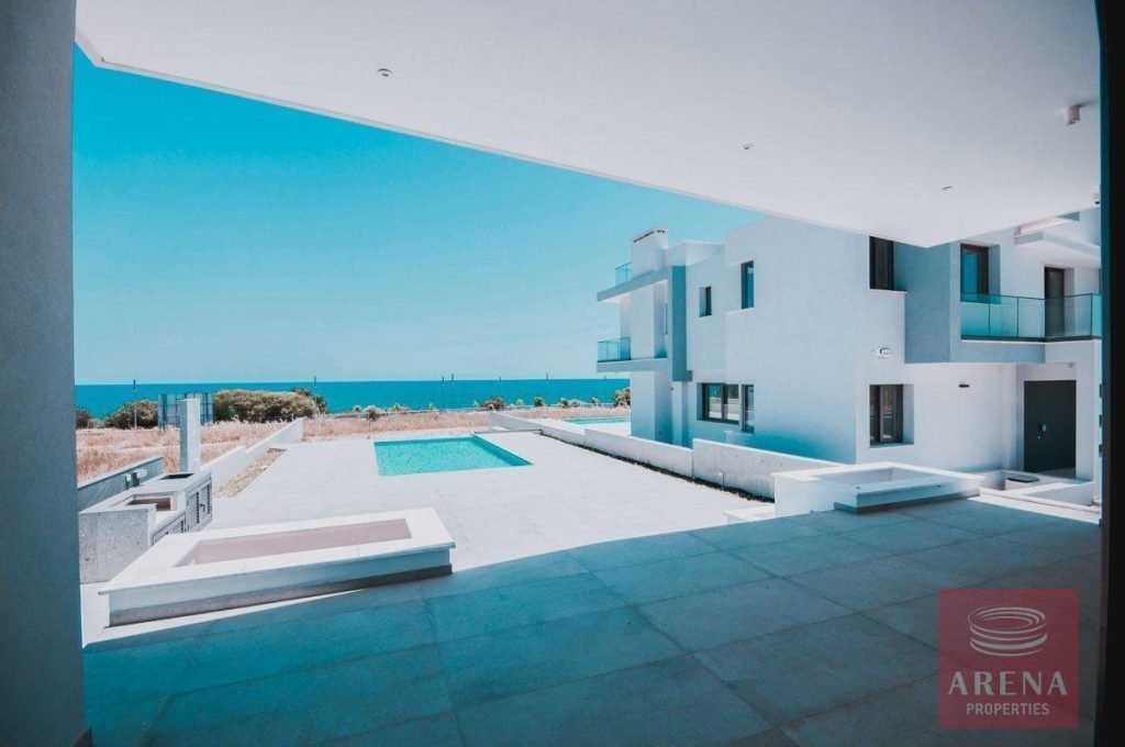 5 Bedroom Villa for Sale in Pervolia Larnacas