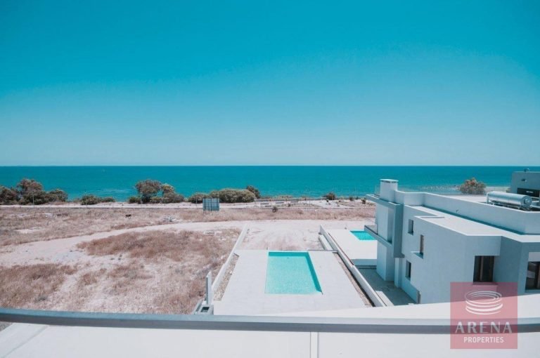 5 Bedroom Villa for Sale in Pervolia Larnacas