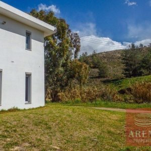 4 Bedroom House for Sale in Mosfiloti, Larnaca District