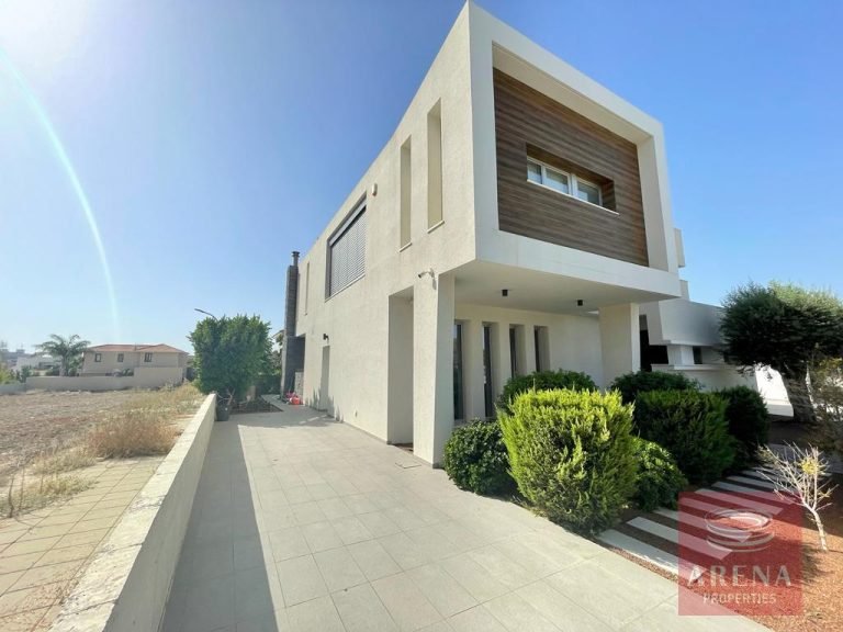 6+ Bedroom Villa for Sale in Larnaca District