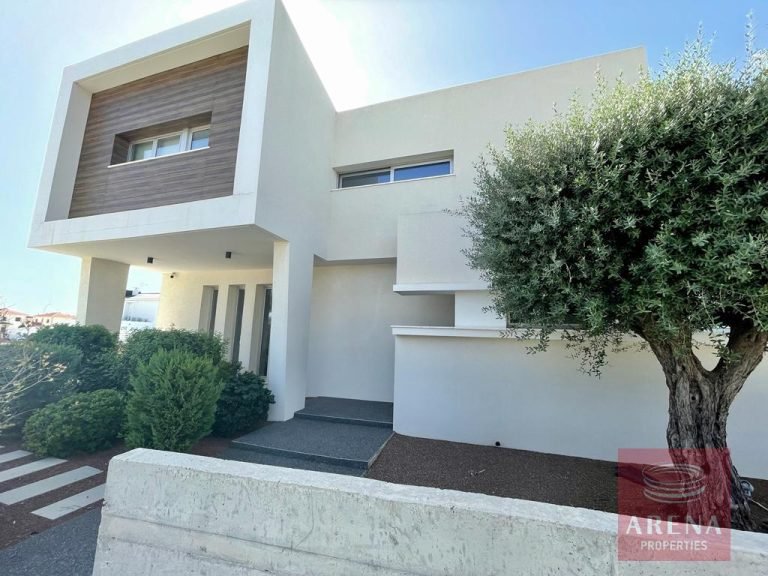 6+ Bedroom Villa for Sale in Larnaca District