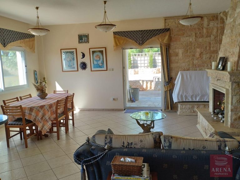 6+ Bedroom Villa for Sale