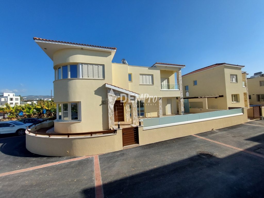 3 Bedroom House for Sale in Kissonerga, Paphos District