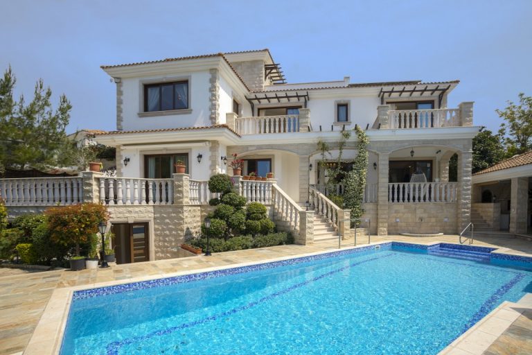5 Bedroom House for Sale in Argaka, Paphos District