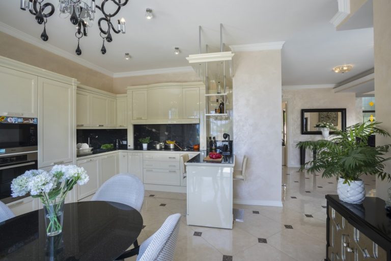 5 Bedroom House for Sale in Argaka, Paphos District