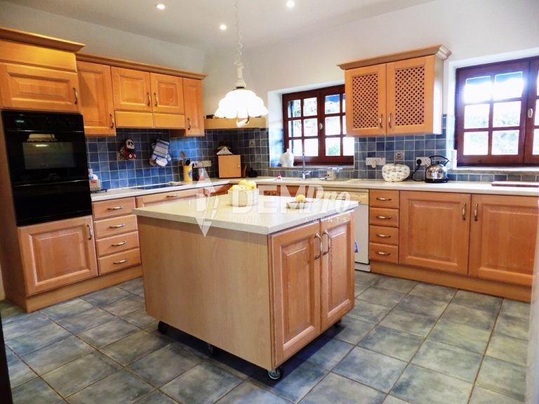 4 Bedroom Villa for Sale in Mesogi, Paphos District