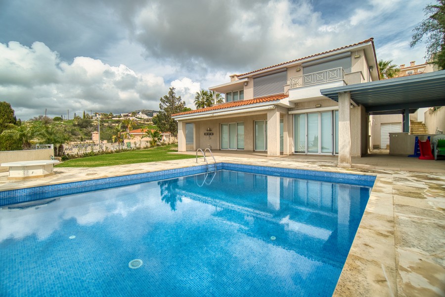 5 Bedroom Villa for Rent in Tala, Paphos District