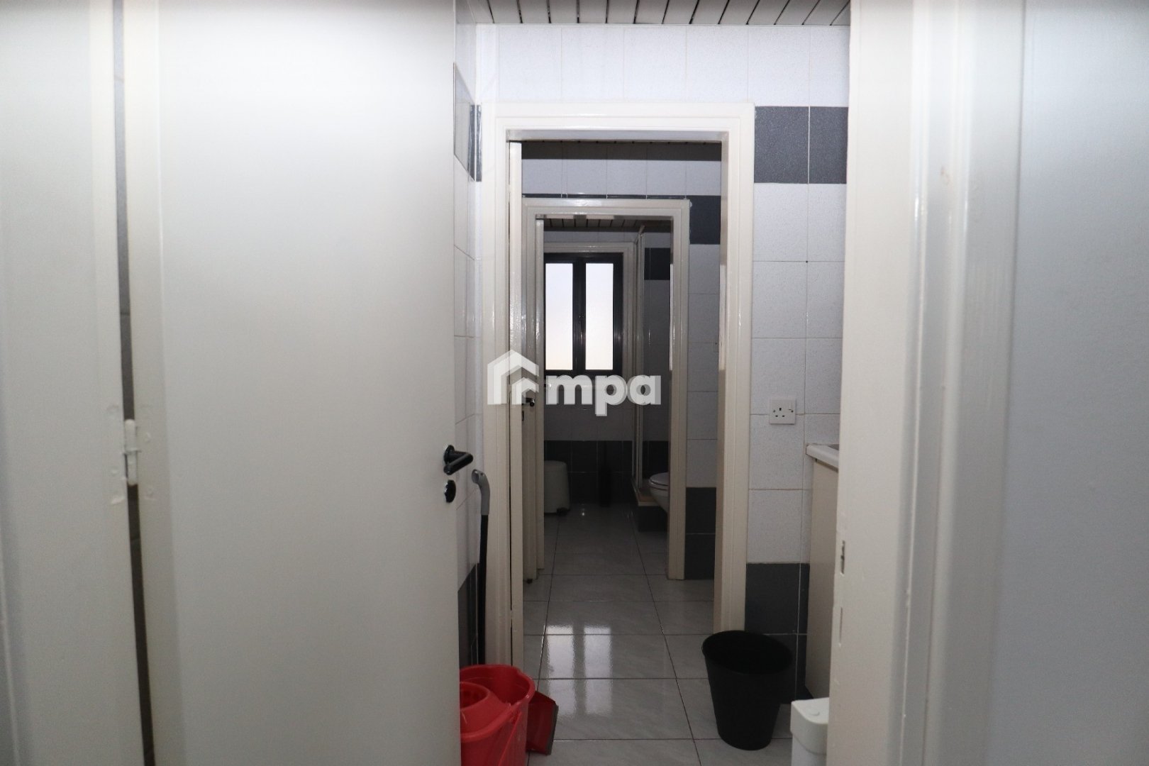 20m² Office for Rent in Agioi Omologites, Nicosia District