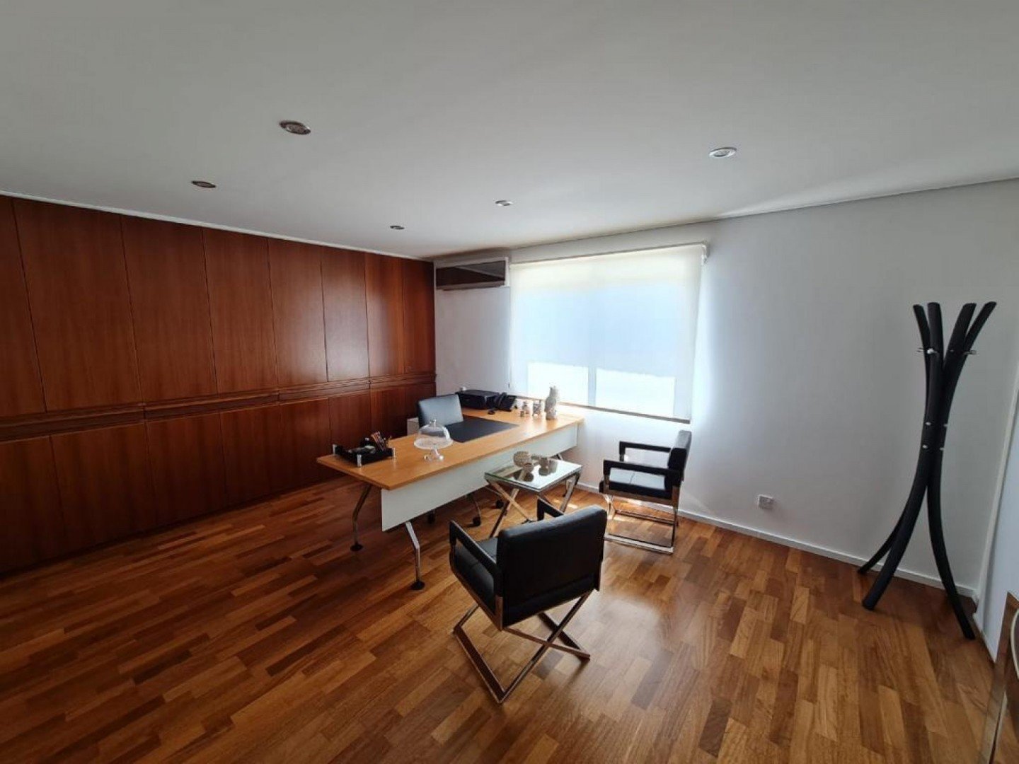 190m² Office for Rent in Limassol District