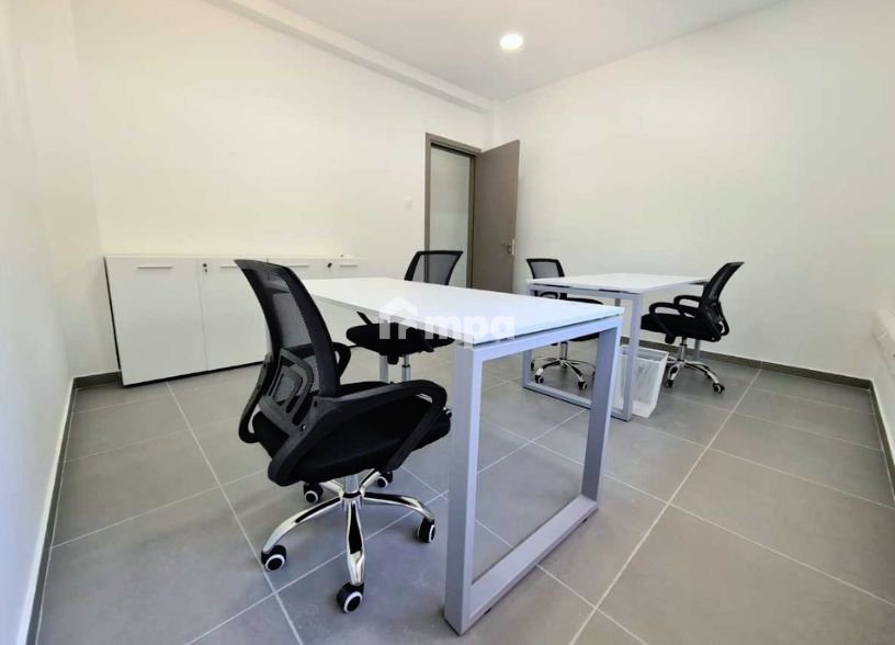 200m² Office for Rent in Agios Dometios, Nicosia District