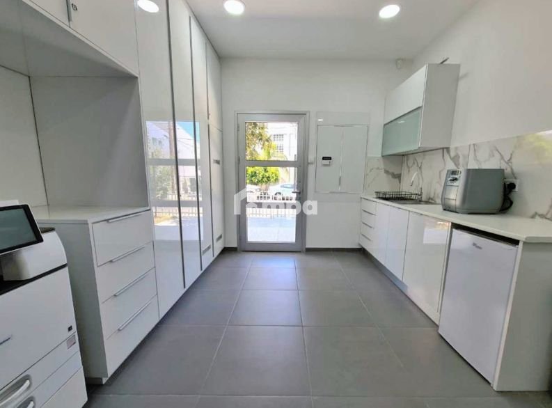 11m² Office for Rent in Agios Dometios, Nicosia District