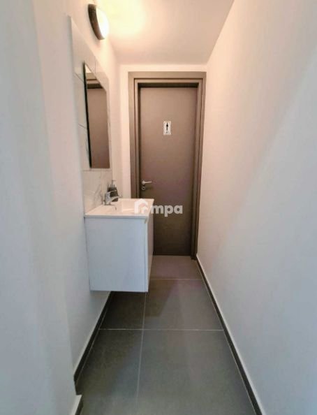 15m² Office for Rent in Agios Dometios, Nicosia District