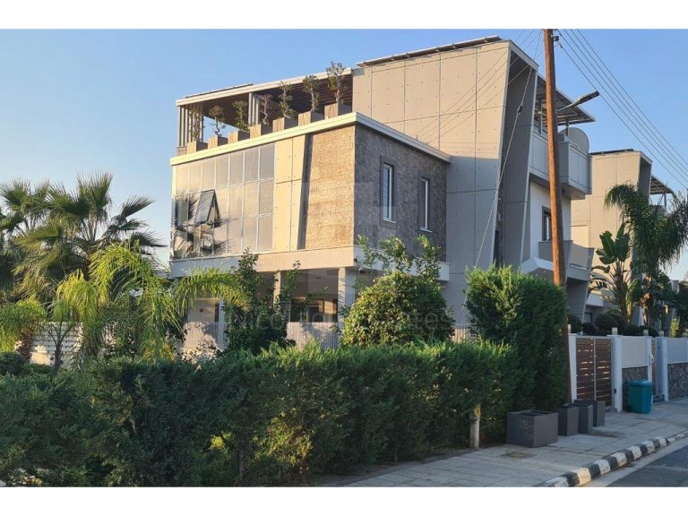 4 Bedroom House for Sale in Agios Tychonas, Limassol District