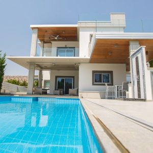 4 Bedroom Villa for Sale in Agios Tychonas, Limassol District