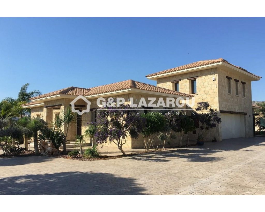 5 Bedroom House for Sale in Pentakomo, Limassol District