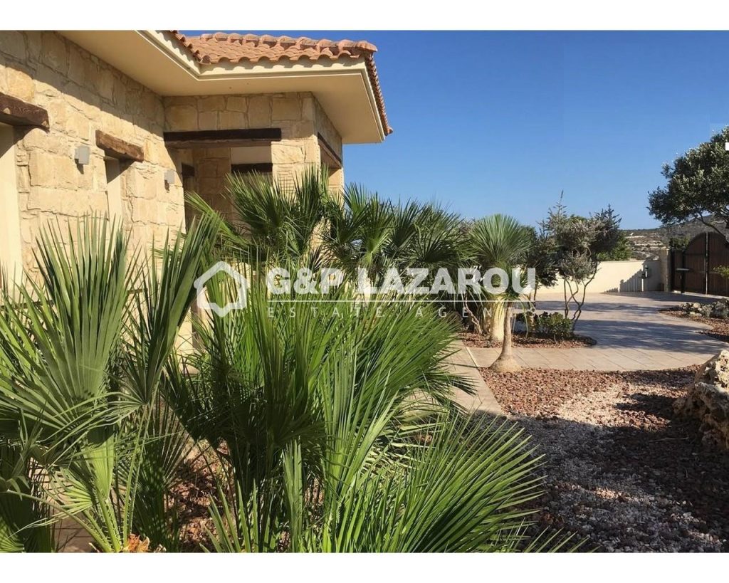 5 Bedroom House for Sale in Pentakomo, Limassol District