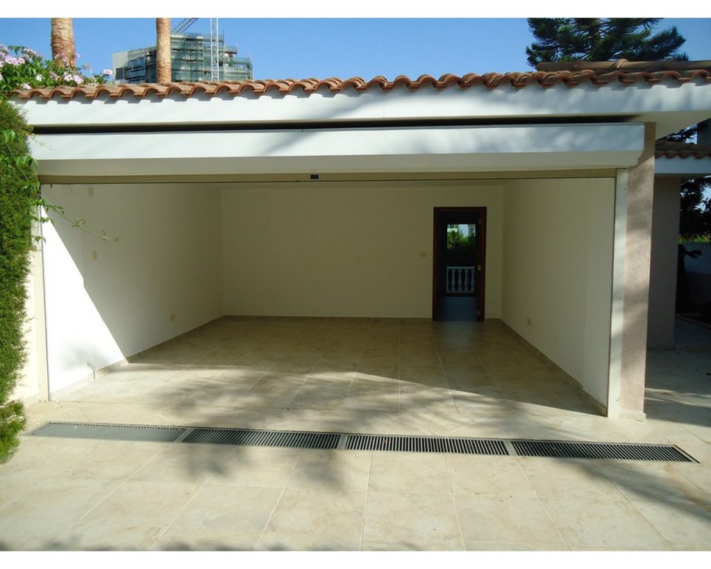 5 Bedroom House for Sale in Agios Tychonas, Limassol District