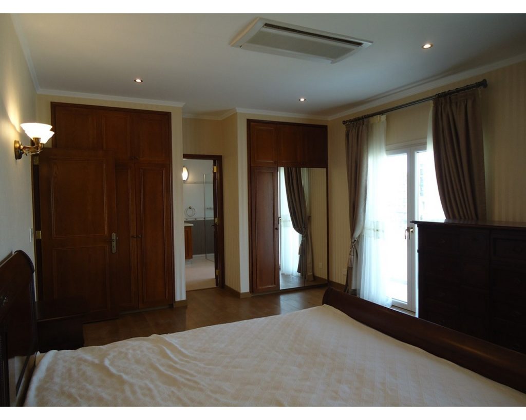 5 Bedroom House for Sale in Agios Tychonas, Limassol District