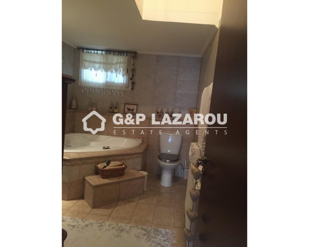 4 Bedroom House for Sale in Limassol – Mesa Geitonia