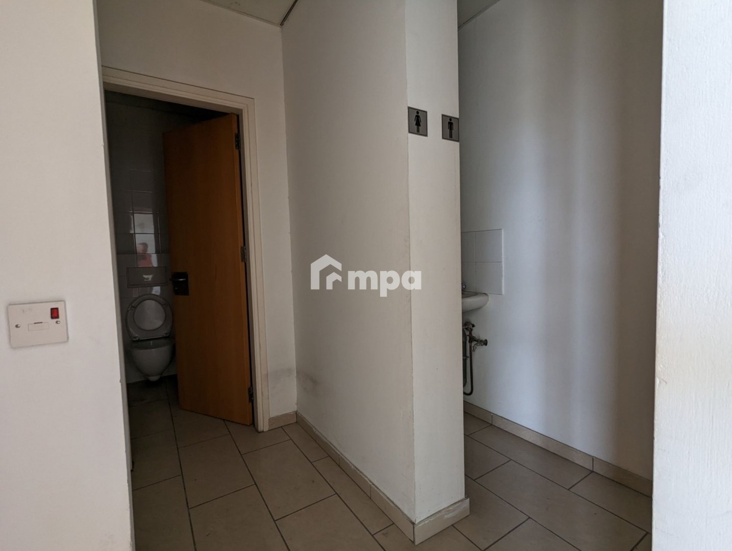 1330m² Office for Rent in Strovolos, Nicosia District
