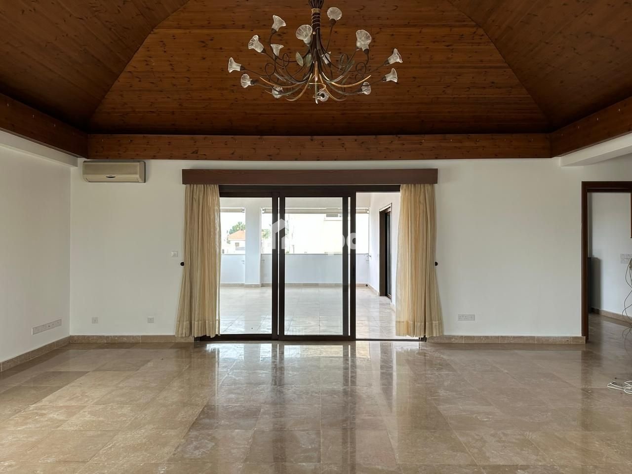 250m² Office for Rent in Agios Dometios, Nicosia District