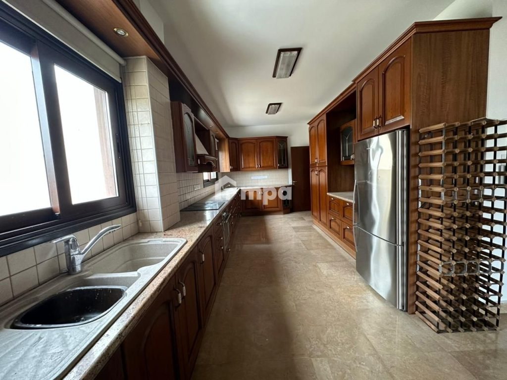 250m² Office for Rent in Agios Dometios, Nicosia District