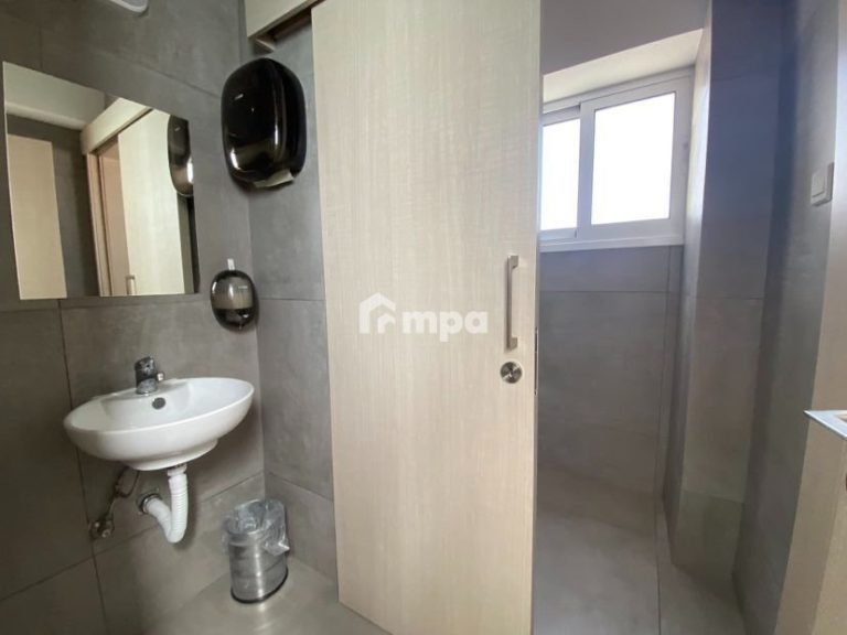 400m² Building for Rent in Agioi Omologites, Nicosia District