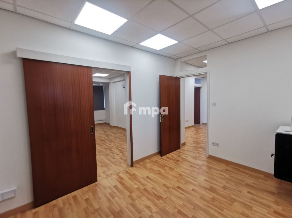 70m² Office for Rent in Agioi Omologites, Nicosia District
