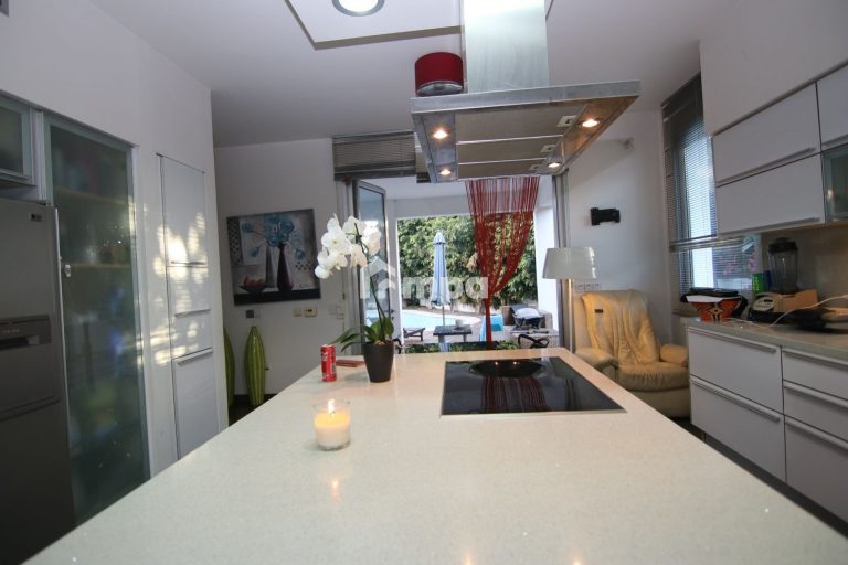 4 Bedroom House for Sale in Kallepeia, Nicosia District