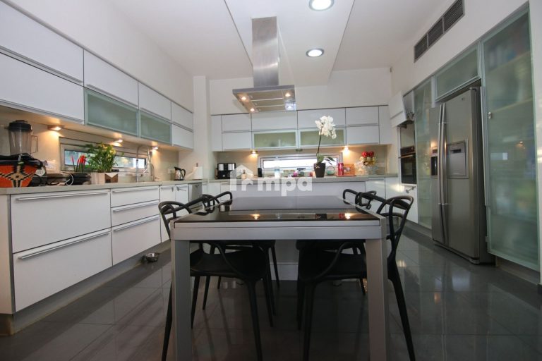 4 Bedroom House for Sale in Kallepeia, Nicosia District