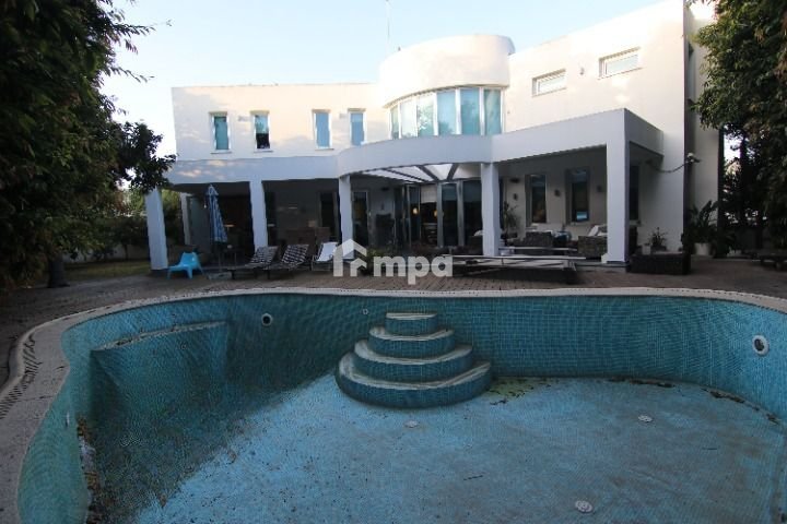 4 Bedroom House for Sale in Kallepeia, Nicosia District