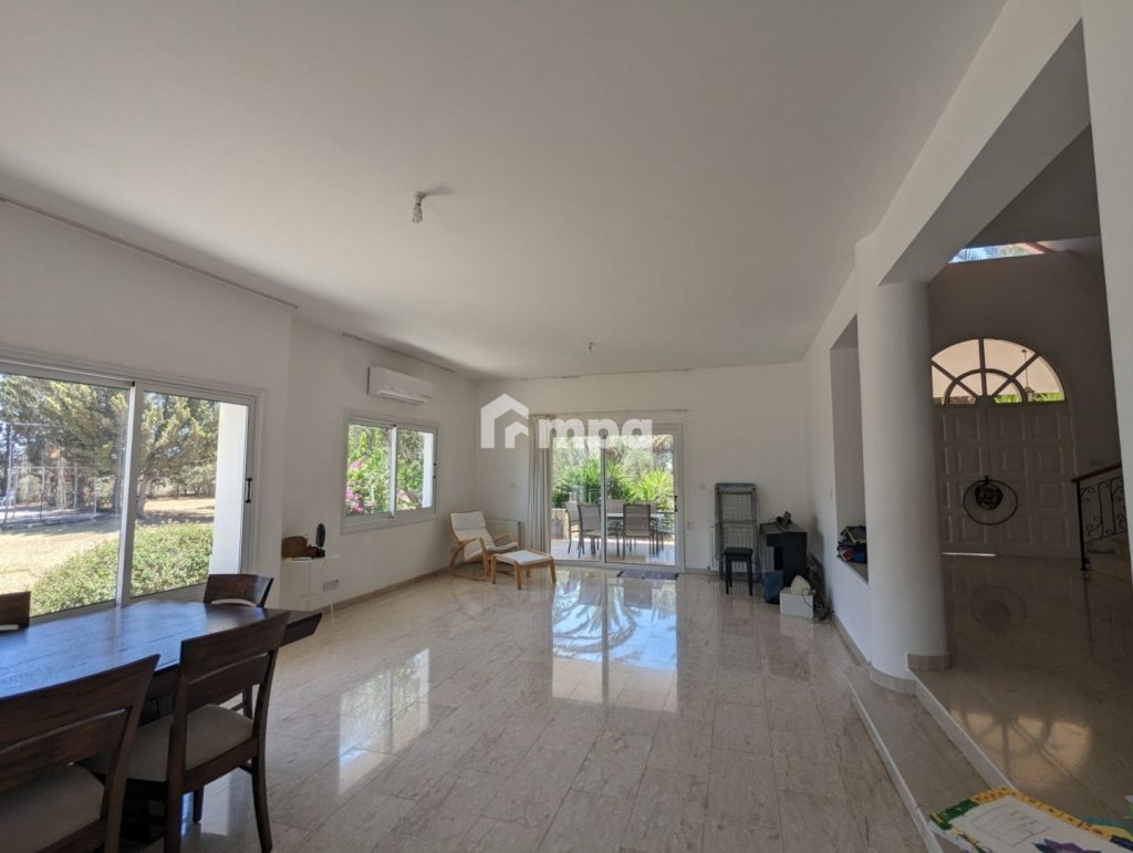 6+ Bedroom House for Sale in Ergates, Nicosia District