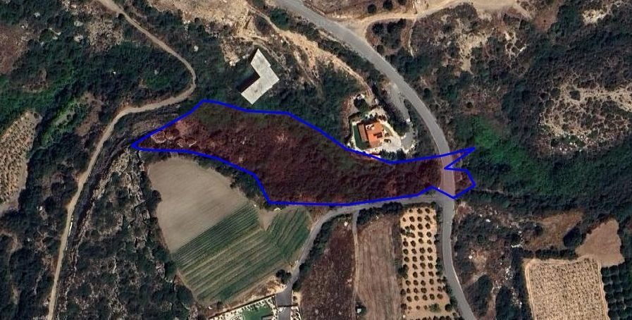8,042m² Plot for Sale in Kissonerga, Paphos District
