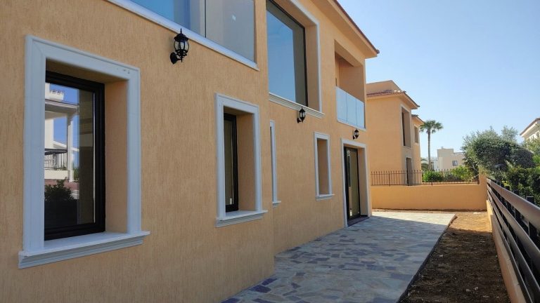 4 Bedroom House for Sale in Tombs Of the Kings, Paphos District