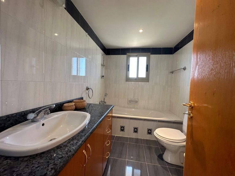 5 Bedroom House for Sale in Ypsonas, Limassol District