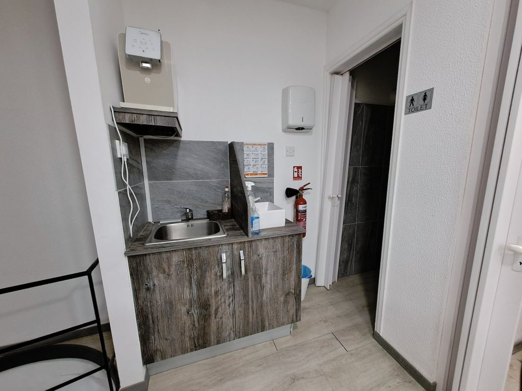 100m² Commercial for Rent in Limassol – Zakaki