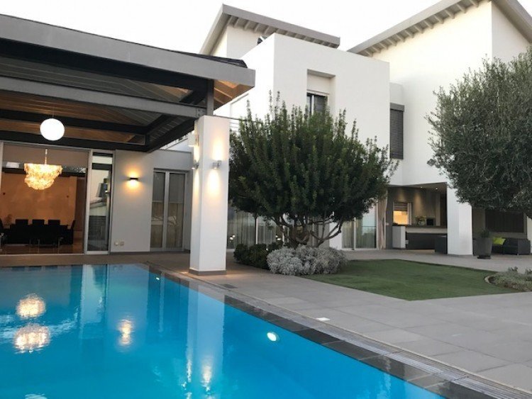 4 Bedroom House for Sale in Limassol – Agios Athanasios