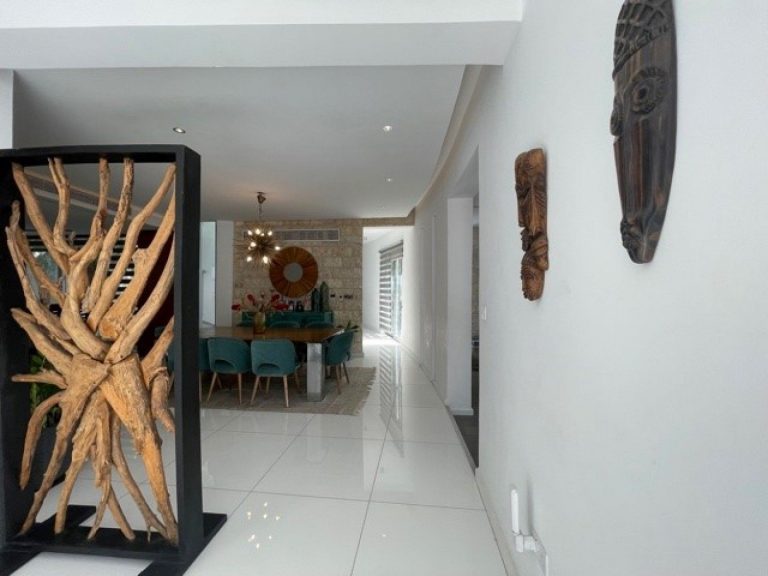 5 Bedroom House for Sale in Parekklisia, Limassol District