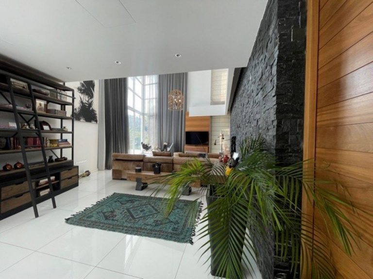 5 Bedroom House for Sale in Parekklisia, Limassol District