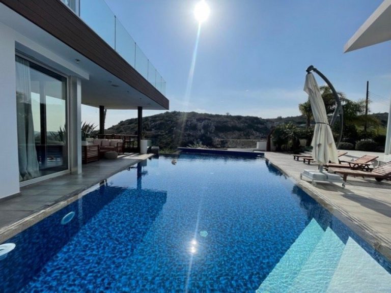 5 Bedroom House for Sale in Parekklisia, Limassol District