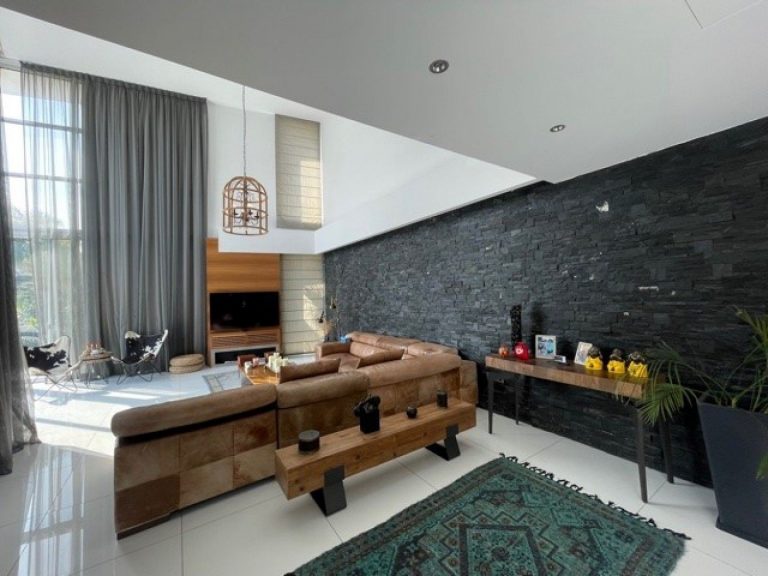 5 Bedroom House for Sale in Parekklisia, Limassol District