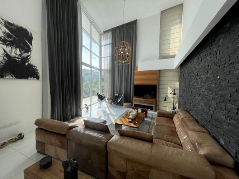 5 Bedroom House for Sale in Parekklisia, Limassol District