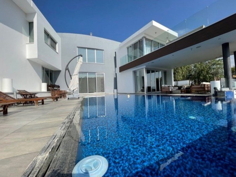5 Bedroom House for Sale in Parekklisia, Limassol District