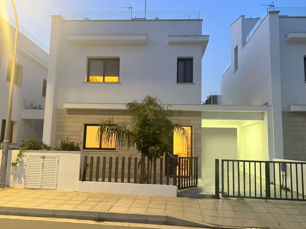 3 Bedroom House for Sale in Oroklini, Larnaca District