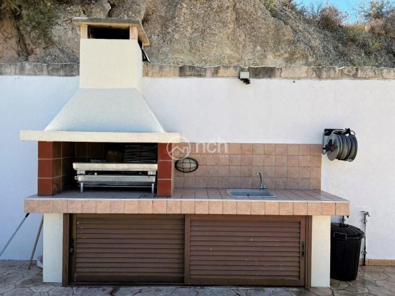 4 Bedroom Villa for Sale in Foinikaria, Limassol District