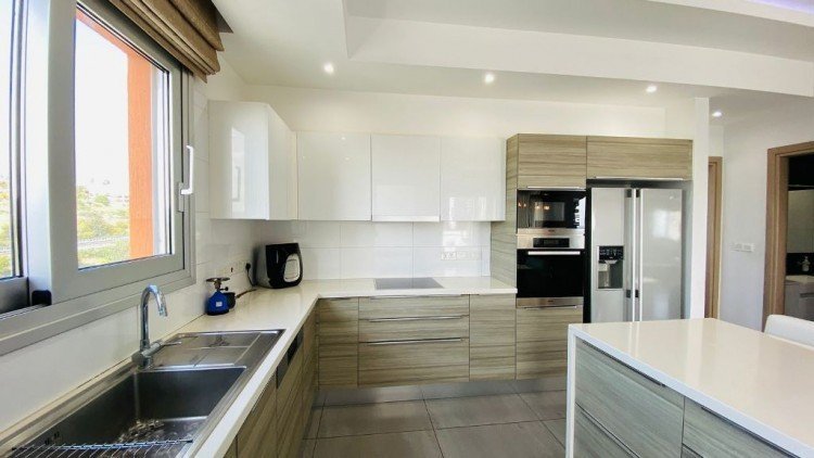 4 Bedroom Apartment for Sale in Agios Tychonas – Tourist Area, Limassol District