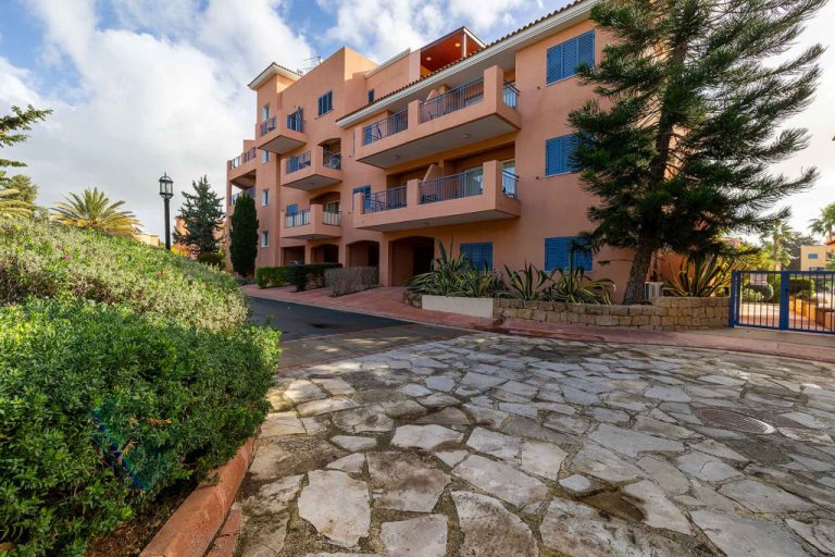 2 Bedroom Apartment for Sale in Kato Paphos