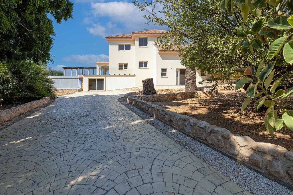 4 Bedroom House for Sale in Pegeia, Paphos District